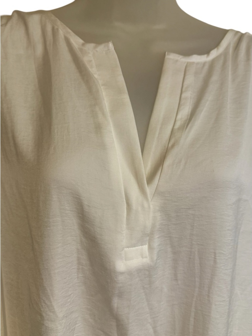 NWT  The Limited White Split-Neck Flutter Sleeve Top   PLUS: 4X   #11 - Picture 2 of 9